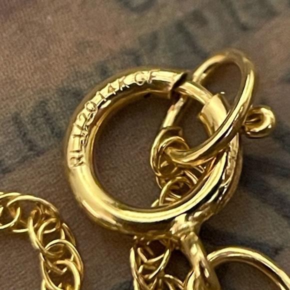 NEW 10kt solid gold Virgin Mary lady Guadalupe oval pendant necklace - Picture 6 of 7